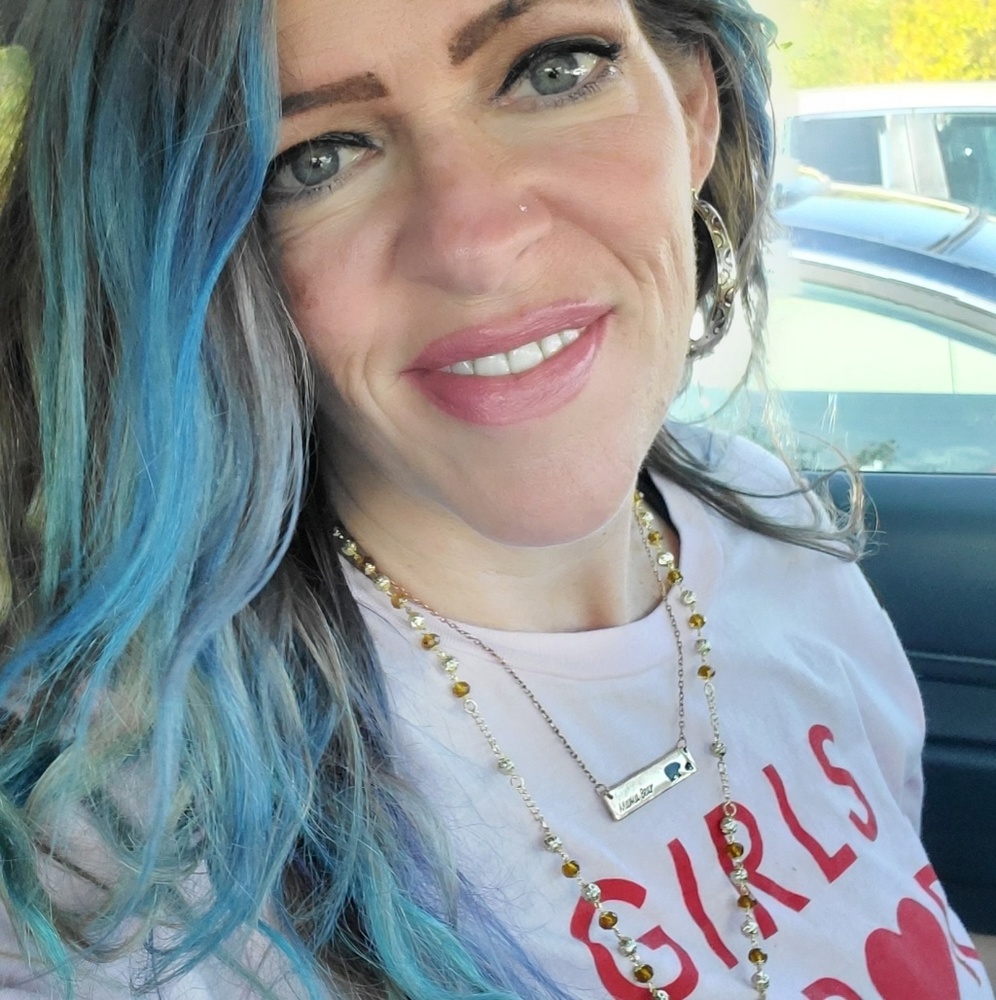 Meet your Posher, Rachael aka MAMABEAR!! #1BUYER